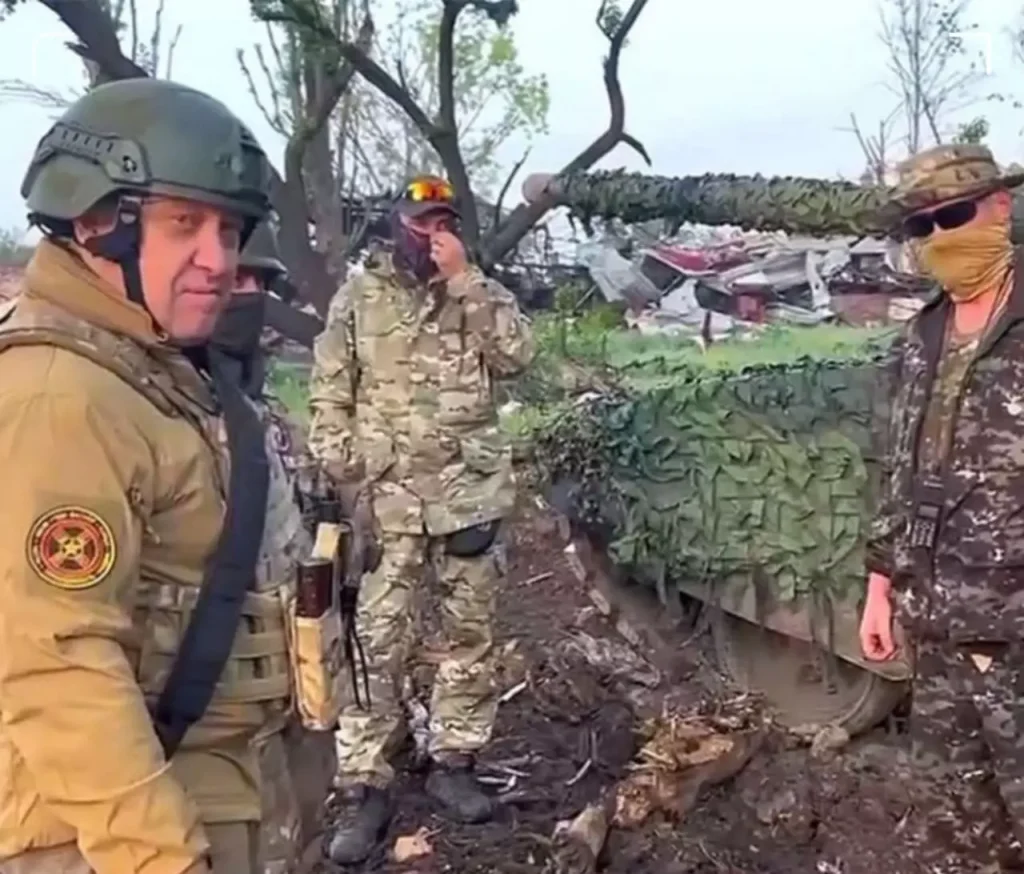 فیلم ورود نیروهای امنیتی روسیه به مقر گروه واگنر در شهر سن پترزبورگ